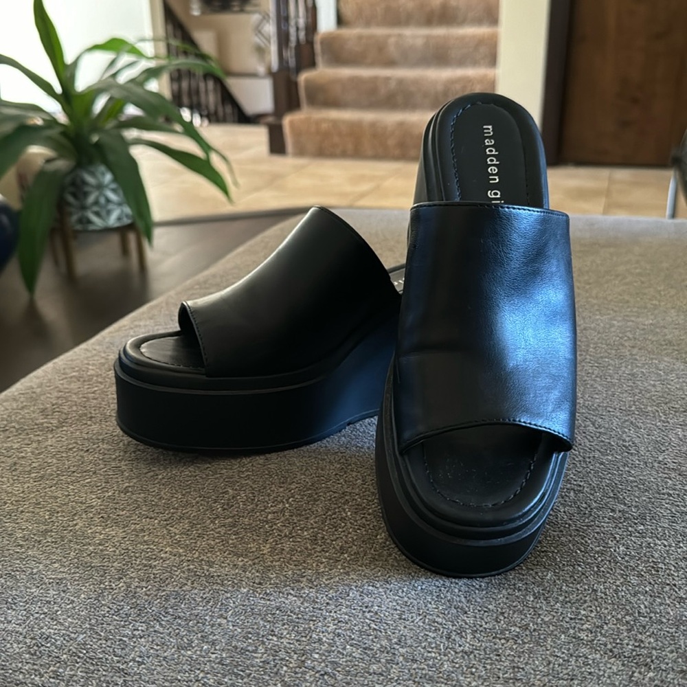 Madden Girl Chunky Black Slide Sandals Women’s Size 7